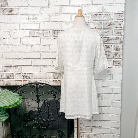 ModCloth Daytime Darling White Sheer Short-sleeve Vneck Button Down Mini Dress 8 - Picture 9 of 13